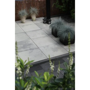 Terrastegel Beton Broadway Grijs/Zwart 60x60x4,7 cm Terrastegel Beton Broadway Grijs/Zwart 60x60x4,7 Cm -Buiten Tuin 123 1124