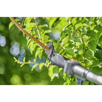 Gardena 18V telescopische takkenschaar 2,5m (P4A) (zonder accu) Gardena 18V Telescopische Takkenschaar 2,5m (P4A) (zonder Accu) -Buiten Tuin 123 3330