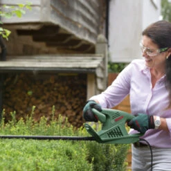 Bosch Heggenschaar EasyHedgeCut 46 4 Bosch Heggenschaar EasyHedgeCut 46 -Buiten Tuin 123 3355