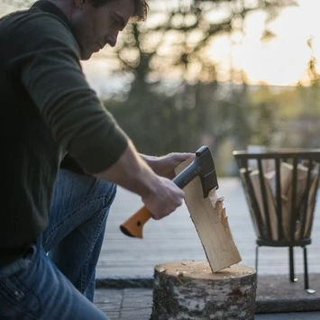 Fiskars universele bijl X10 S Fiskars Universele Bijl X10 S -Buiten Tuin 123 3570