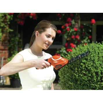 BLACK+DECKER 3,6V struikschaar GSL300-QW Black & Decker BLACK+DECKER 3,6V Struikschaar GSL300-QW -Buiten Tuin 123 3780