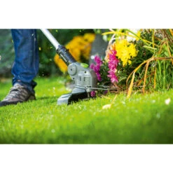 LUX 20V Trimmer 26cm (zonder Accu) 5 LUX 20V Trimmer 26cm (zonder Accu) -Buiten Tuin 123 3819