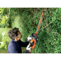 Black & Decker BLACK+DECKER 18V Accu Heggenschaar GTC18452PCB-XJ (excl. Accu/lader) 5 Black & Decker BLACK+DECKER 18V Accu Heggenschaar GTC18452PCB-XJ (excl. Accu/lader) -Buiten Tuin 123 3895