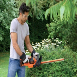 Black & Decker BLACK+DECKER 18V Accu Heggenschaar GTC18452PCB-XJ (excl. Accu/lader) 8 Black & Decker BLACK+DECKER 18V Accu Heggenschaar GTC18452PCB-XJ (excl. Accu/lader) -Buiten Tuin 123 3898