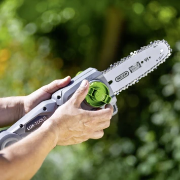 LUX 20V telescopische heggenschaar/kettingzaag (zonder accu) LUX 20V Telescopische Heggenschaar/kettingzaag (zonder Accu) -Buiten Tuin 123 3923