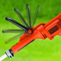 Black & Decker BLACK+DECKER Elektrische Trimmer GL8033-QS - 700W 33cm 4 Black & Decker BLACK+DECKER Elektrische Trimmer GL8033-QS - 700W 33cm -Buiten Tuin 123 3959