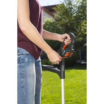 Gardena 14,4V trimmer SmallCut Li-23R 22cm incl. 2,0Ah accu + lader Gardena 14,4V Trimmer SmallCut Li-23R 22cm Incl. 2,0Ah Accu + Lader -Buiten Tuin 123 3982