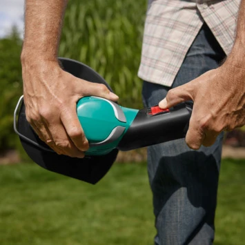 Bosch elektrische trimmer ART 30 + 2 spoelen - 550W 30cm Bosch Elektrische Trimmer ART 30 + 2 Spoelen - 550W 30cm -Buiten Tuin 123 4063