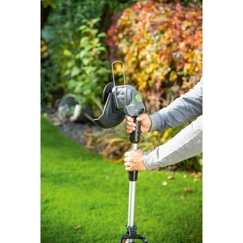 LUX 20V trimmer 26cm incl. 2,0Ah accu + lader LUX 20V Trimmer 26cm Incl. 2,0Ah Accu + Lader -Buiten Tuin 123 4113