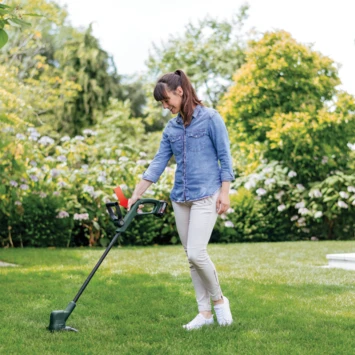 Bosch 18V trimmer EasyGrassCut 18-230 23cm incl. 2,0Ah accu Bosch 18V Trimmer EasyGrassCut 18-230 23cm Incl. 2,0Ah Accu -Buiten Tuin 123 4122