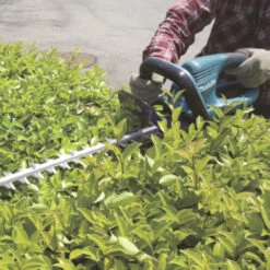 Makita Elektrische Heggenschaar UH5570 5 Makita Elektrische Heggenschaar UH5570 -Buiten Tuin 123 4135