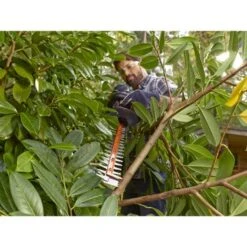 Black & Decker BLACK+DECKER Elektrische Heggenschaar BEHTS400 5 Black & Decker BLACK+DECKER Elektrische Heggenschaar BEHTS400 -Buiten Tuin 123 4167