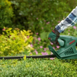 Bosch Heggenschaar EasyHedgeCut 55cm 5 Bosch Heggenschaar EasyHedgeCut 55cm -Buiten Tuin 123 4219