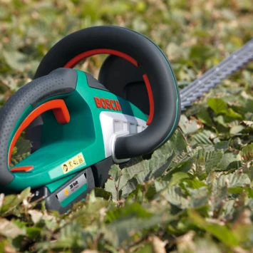 Bosch 36V heggenschaar AdvancedHedgeCut 65cm (Incl. 2.0Ah accu + lader) Bosch 36V Heggenschaar AdvancedHedgeCut 65cm (Incl. 2.0Ah Accu + Lader) -Buiten Tuin 123 4230