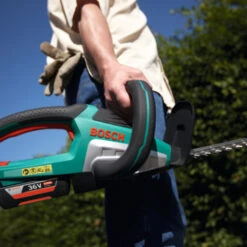 Bosch 36V Heggenschaar AdvancedHedgeCut 65cm (Incl. 2.0Ah Accu + Lader) 5 Bosch 36V Heggenschaar AdvancedHedgeCut 65cm (Incl. 2.0Ah Accu + Lader) -Buiten Tuin 123 4231