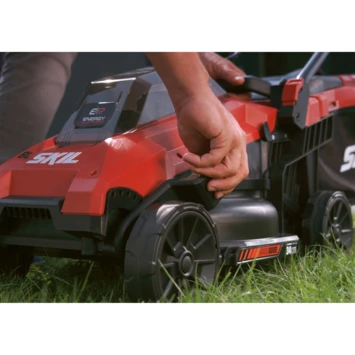 SKIL 20V grasmaaier 0130BA brushless 34cm + 2 accu's 2,0Ah + snellader SKIL 20V Grasmaaier 0130BA Brushless 34cm + 2 Accu's 2,0Ah + Snellader -Buiten Tuin 123 4347