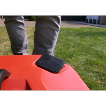 SKIL 20V grasmaaier 0130BA brushless 34cm + 2 accu's 2,0Ah + snellader SKIL 20V Grasmaaier 0130BA Brushless 34cm + 2 Accu's 2,0Ah + Snellader -Buiten Tuin 123 4349