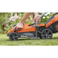 Black & Decker BLACK+DECKER 2x18V Grasmaaier BCMW33184L2-QW 33 Cm Incl. Twee 4,0 Ah Accu's 5 Black & Decker BLACK+DECKER 2x18V Grasmaaier BCMW33184L2-QW 33 Cm Incl. Twee 4,0 Ah Accu's -Buiten Tuin 123 4432