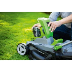 LUX 20V Accu Grasmaaier 33cm Incl. 2 Accu's 4,0Ah + Lader 9 LUX 20V Accu Grasmaaier 33cm Incl. 2 Accu's 4,0Ah + Lader -Buiten Tuin 123 4496