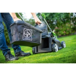 LUX 20V Accu Grasmaaier 33cm Incl. 2 Accu's 4,0Ah + Lader 10 LUX 20V Accu Grasmaaier 33cm Incl. 2 Accu's 4,0Ah + Lader -Buiten Tuin 123 4497