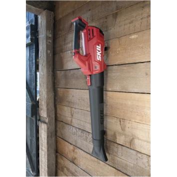 SKIL 20V bladblazer 0330AC brushless 2,5Ah accu + snellader SKIL 20V Bladblazer 0330AC Brushless 2,5Ah Accu + Snellader -Buiten Tuin 123 4618