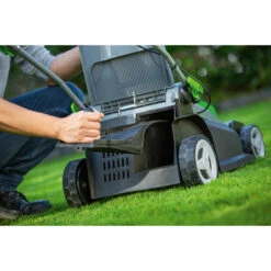 LUX 20V Accu Grasmaaier 37cm Incl. 2 Accu's 4,0Ah + Lader 7 LUX 20V Accu Grasmaaier 37cm Incl. 2 Accu's 4,0Ah + Lader -Buiten Tuin 123 4819