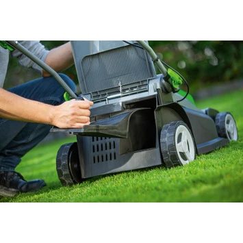 LUX 20V accu grasmaaier 37cm incl. 2 accu's 4,0Ah + lader LUX 20V Accu Grasmaaier 37cm Incl. 2 Accu's 4,0Ah + Lader -Buiten Tuin 123 4819