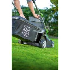 LUX 20V Accu Grasmaaier 37cm Incl. 2 Accu's 4,0Ah + Lader 8 LUX 20V Accu Grasmaaier 37cm Incl. 2 Accu's 4,0Ah + Lader -Buiten Tuin 123 4820