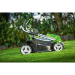 LUX 20V Accu Grasmaaier 37cm Incl. 2 Accu's 4,0Ah + Lader 10 LUX 20V Accu Grasmaaier 37cm Incl. 2 Accu's 4,0Ah + Lader -Buiten Tuin 123 4822