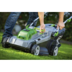 LUX 20V Accu Grasmaaier 37cm Incl. 2 Accu's 4,0Ah + Lader 11 LUX 20V Accu Grasmaaier 37cm Incl. 2 Accu's 4,0Ah + Lader -Buiten Tuin 123 4823