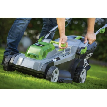 LUX 20V accu grasmaaier 37cm incl. 2 accu's 4,0Ah + lader LUX 20V Accu Grasmaaier 37cm Incl. 2 Accu's 4,0Ah + Lader -Buiten Tuin 123 4823