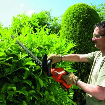 BLACK+DECKER 18V heggenschaar GTC1845L20 incl. 2.0Ah accu Black & Decker BLACK+DECKER 18V Heggenschaar GTC1845L20 Incl. 2.0Ah Accu -Buiten Tuin 123 4950